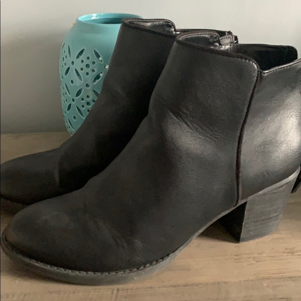AEO black ankle booties